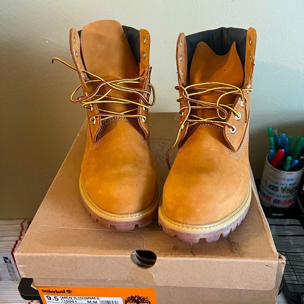 Very Clean Almost New Construction Timberland Boots